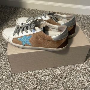 Golden Goose Superstar size 39